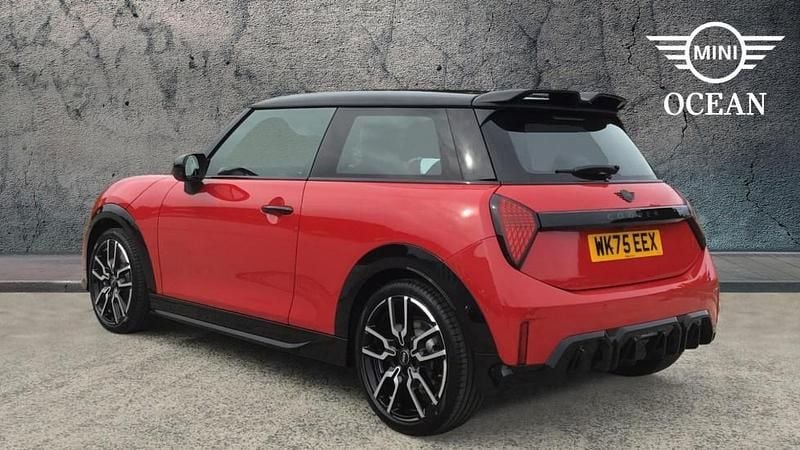 Used Mini Cooper Hatch 113 kW (154 HP) 2025 Red Hatchback