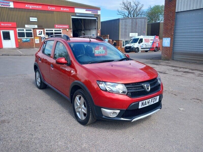 Red Used 2014 Dacia Sandero Ambiance Hatchback | £3,495 (Fair price) - Image 1/4