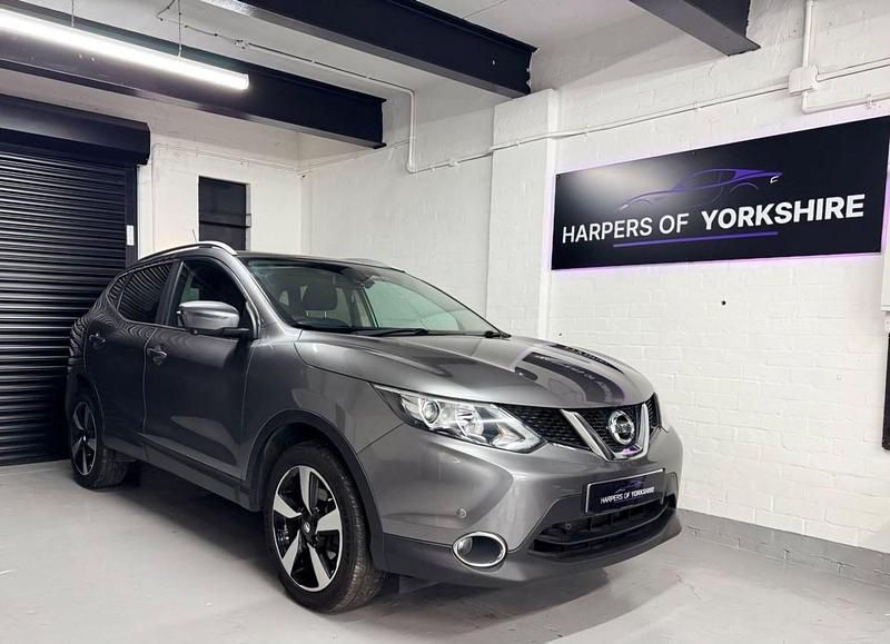 Grey Used 2016 Nissan Qashqai N-Connecta SUV | £7,995 (Fair price) - Image 1/4