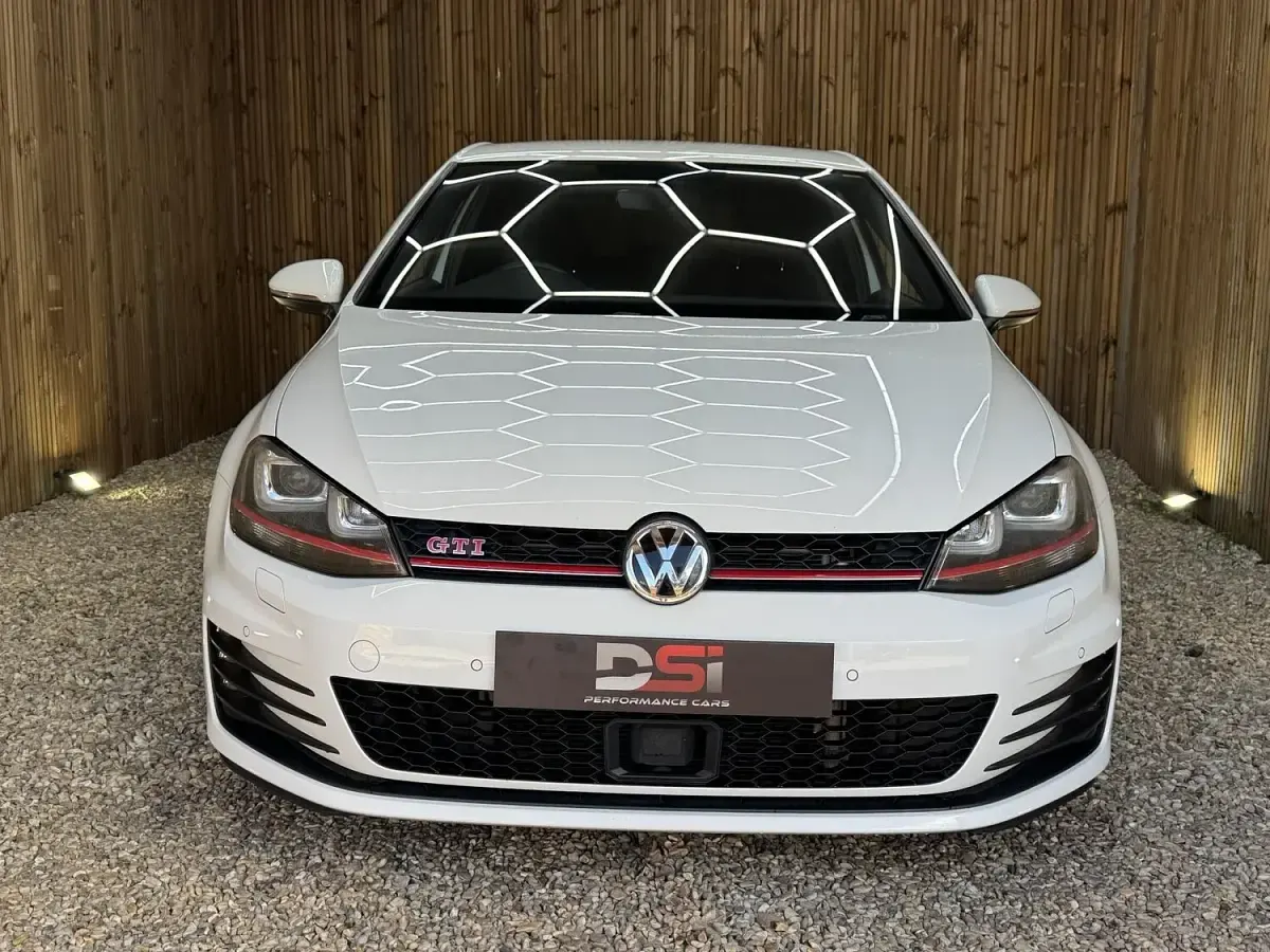 Used VW Golf VII GTI 230 HP (169 kW) 2017 White Hatchback