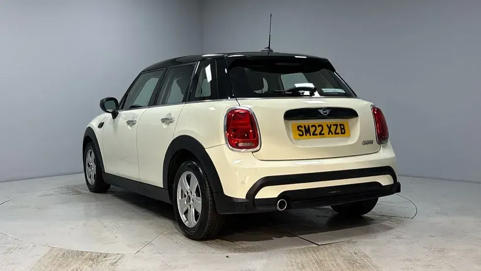 Usado Mini Cooper Classic 134 CV (98 kW) 2022 Blanco Utilitario