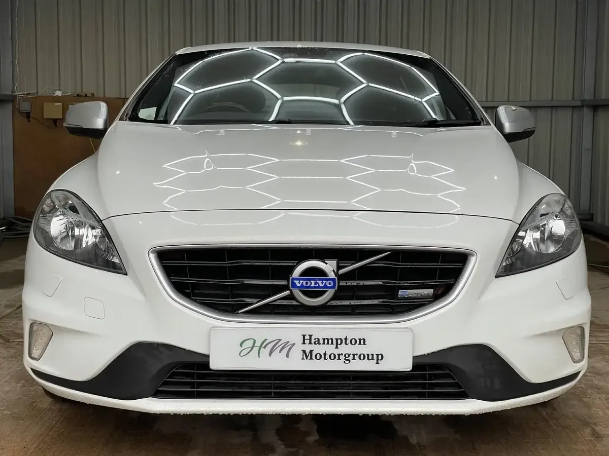 Used Volvo V40 R-Design 115 HP (84 kW) 2015 White Hatchback