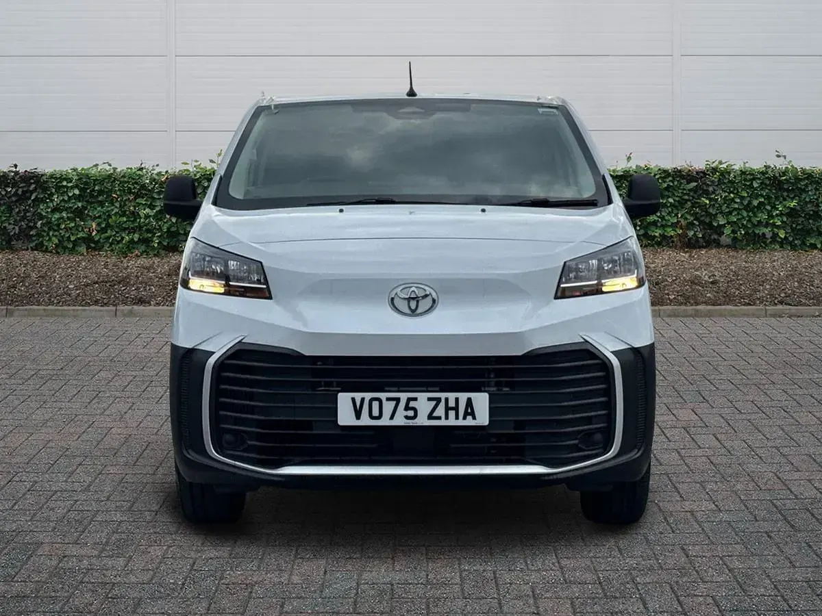 New Toyota Proace 120 HP (88 kW) 2025 White MPV
