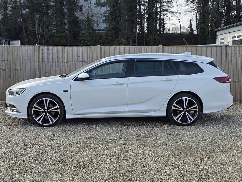 Used Vauxhall Insignia SRi 170 HP (125 kW) 2018 White Estate