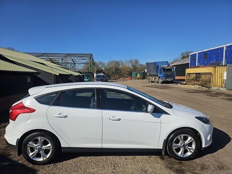 Used Ford Focus Zetec 2013 White