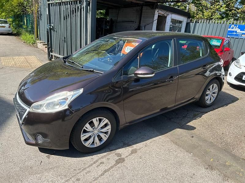 Begagnad Peugeot 208 Access 82 HK (60 kW) 2013 Röd Halvkombi