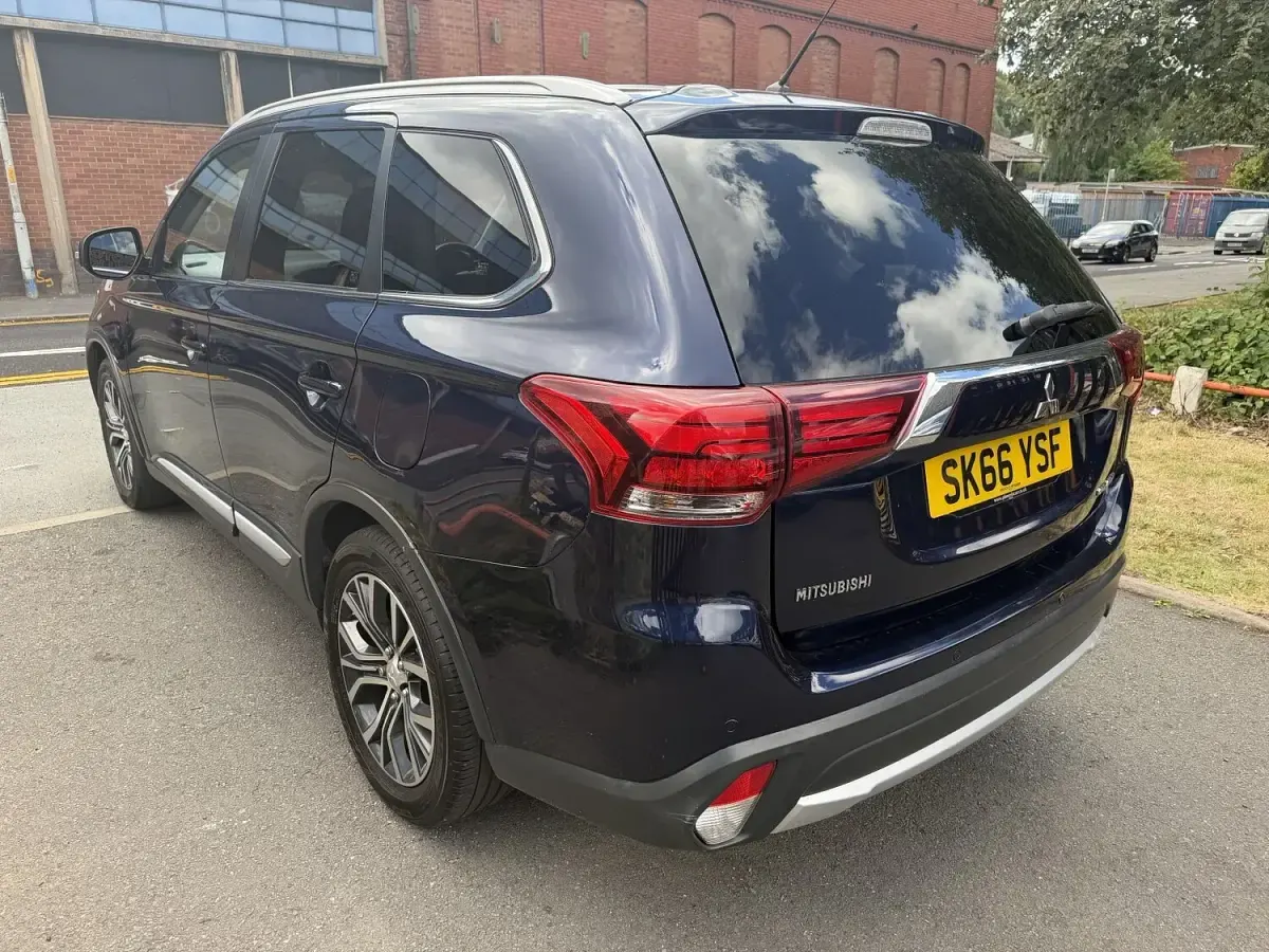 Used Mitsubishi Outlander 150 HP (110 kW) 2016 Blue SUV