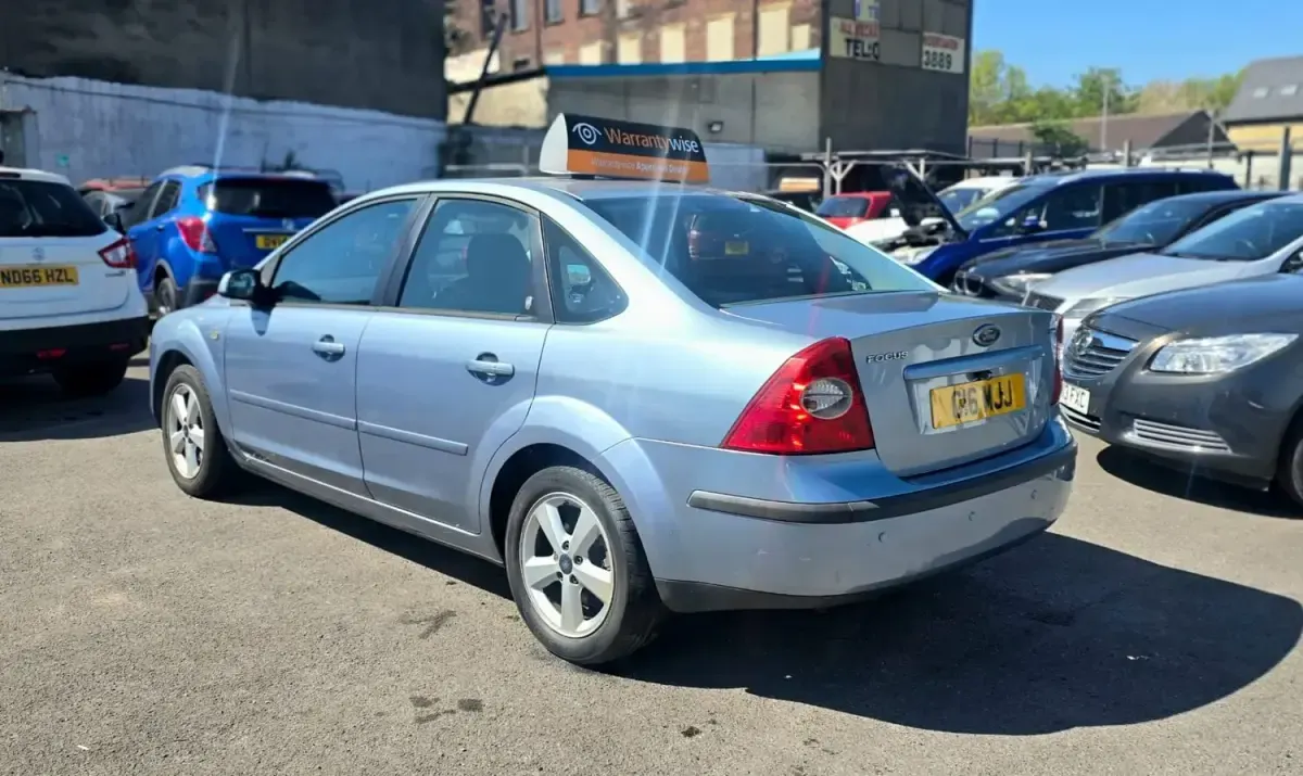 Używany Ford Focus Ghia 145 KM (106 kW) 2006 Niebieski Sedan/Limuzyna