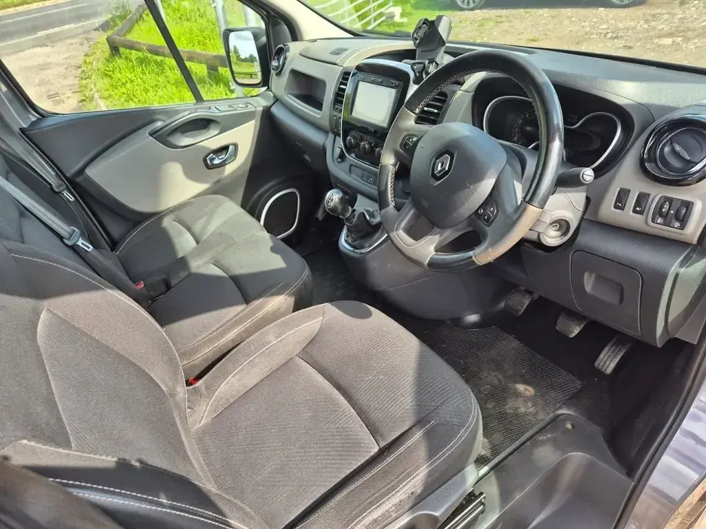 Used Renault Trafic 2018 Grey MPV