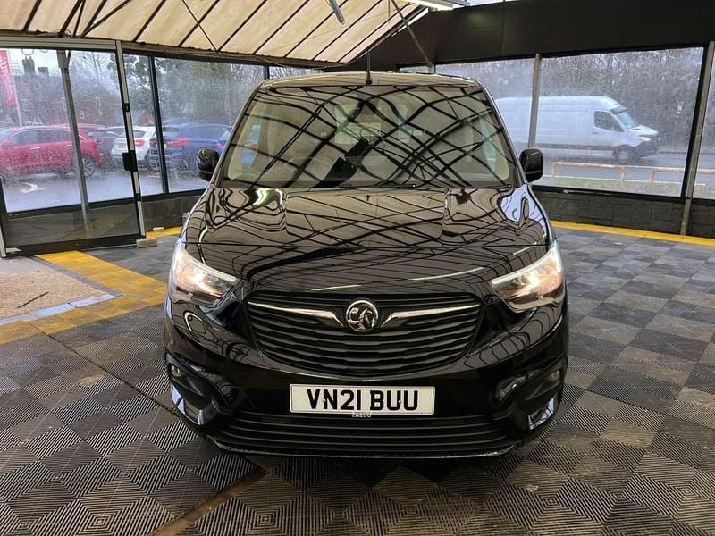 Used Vauxhall Combo S 130 HP (95 kW) 2021 Black MPV