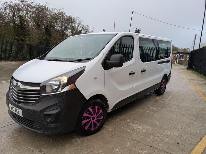 Used Vauxhall Vivaro 115 HP (84 kW) 2015 White MPV