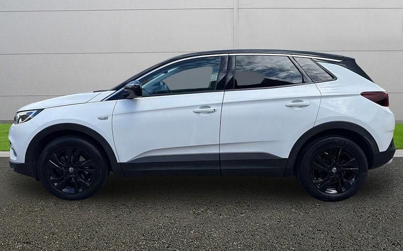 Used Vauxhall Grandland X SRi 131 HP (96 kW) 2021 White SUV