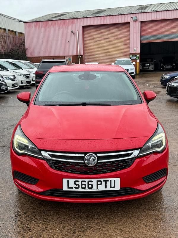 Used Vauxhall Astra Design Edition 105 HP (77 kW) 2016 Red Hatchback