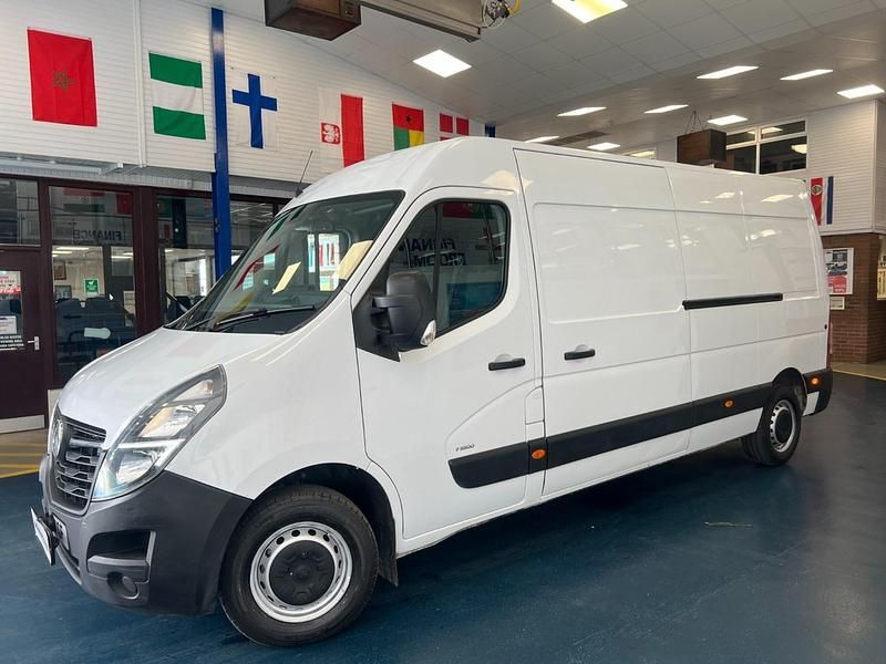 Used Vauxhall Movano 135 HP (99 kW) 2021 White MPV