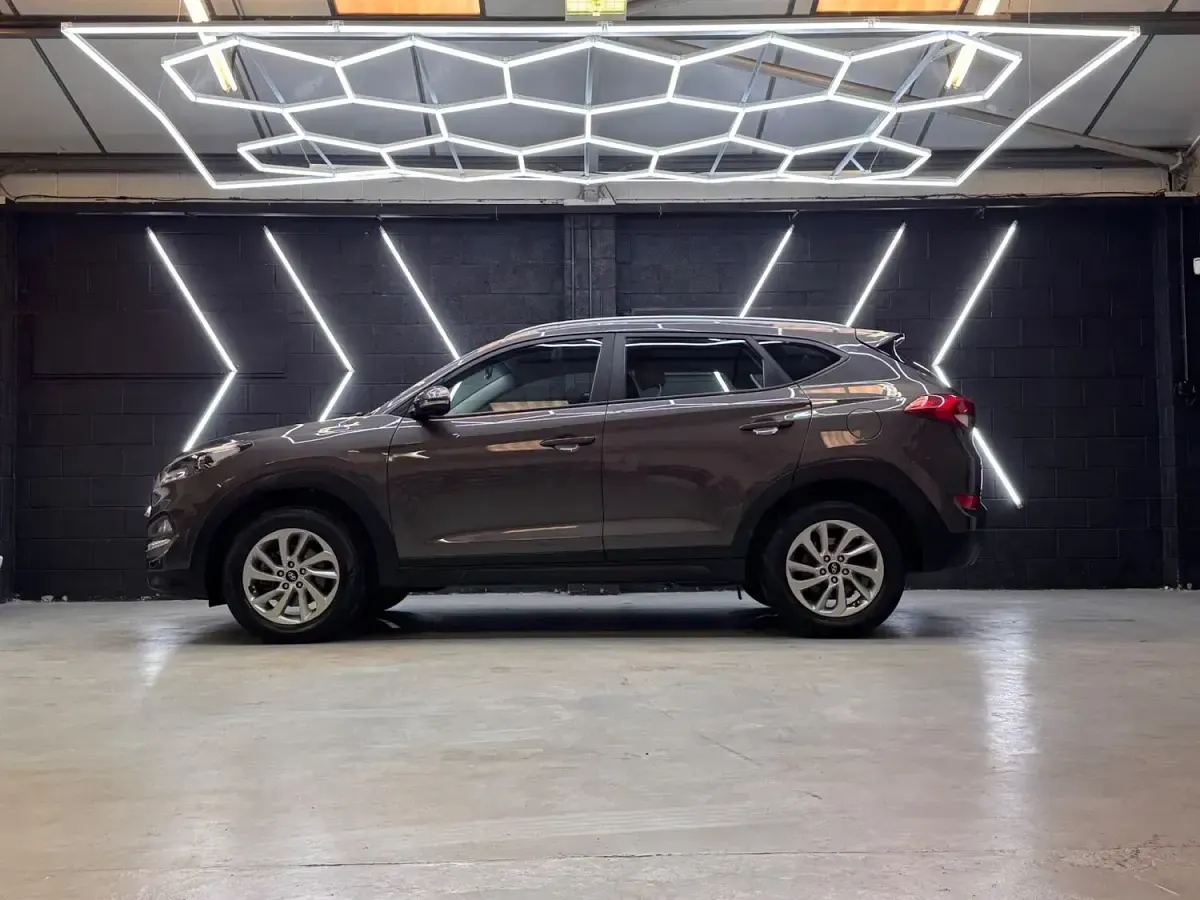 Used Hyundai Tucson SE 132 HP (97 kW) 2018 Grey SUV