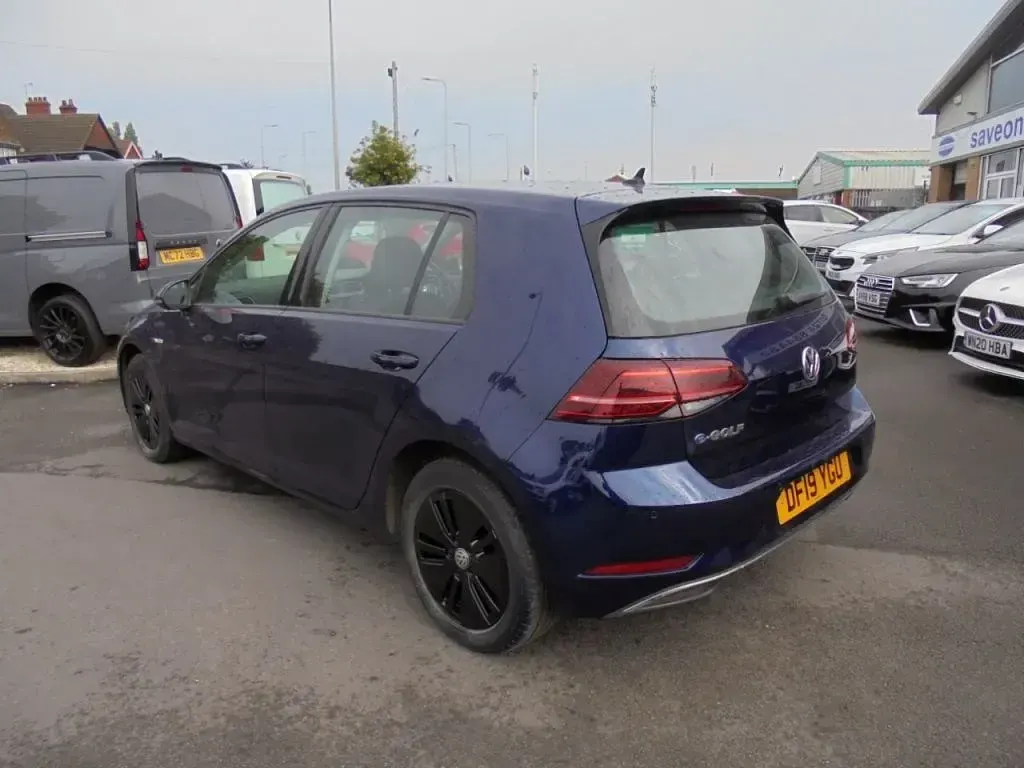 Usado VW e-Golf 99 kW (135 HP) 2019 Azul Citadino