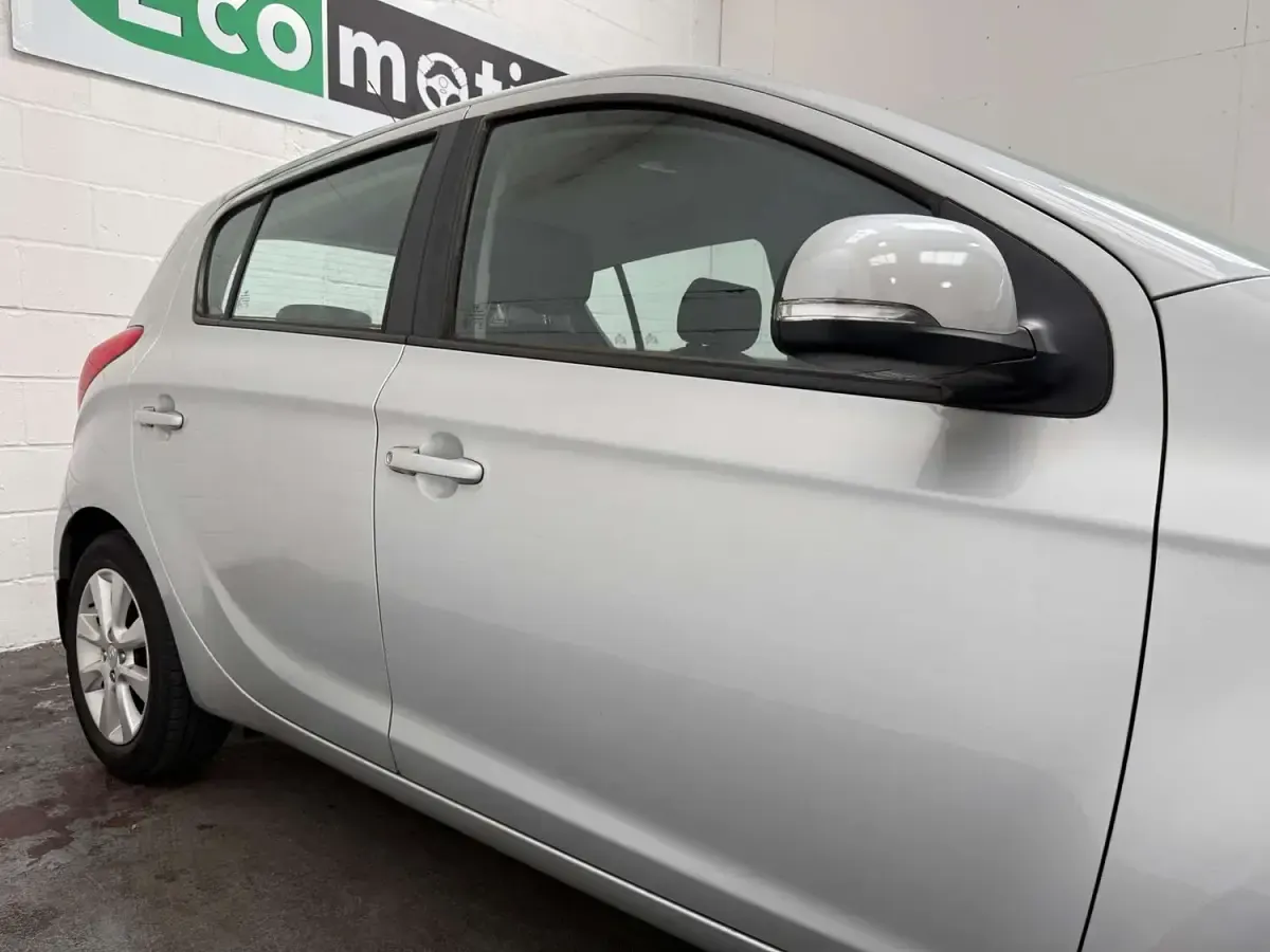 Used Hyundai i20 Active 85 HP (62 kW) 2014 Silver Hatchback