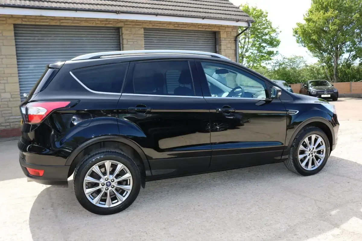 Second-hand Ford Kuga Titanium 150 CP (110 kW) 2019 Negru SUV