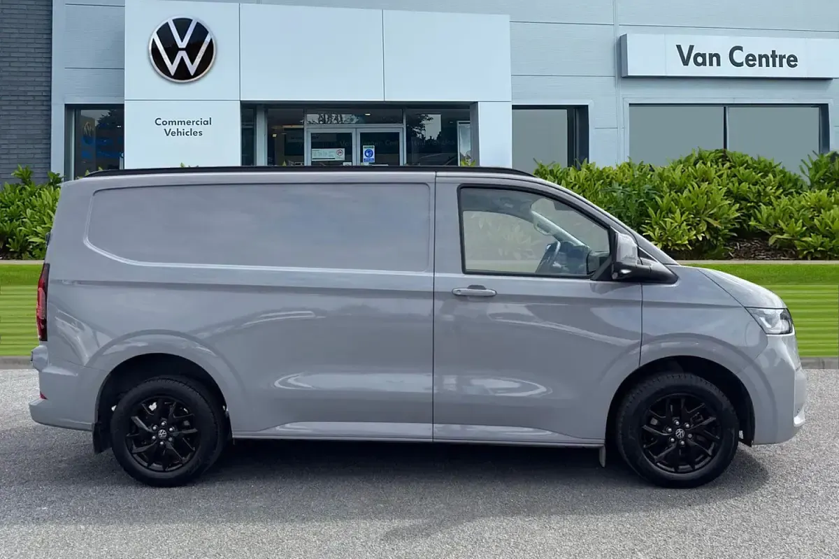 Usado VW Transporter Pro 110 HP (80 kW) 2025 Cinzento Van