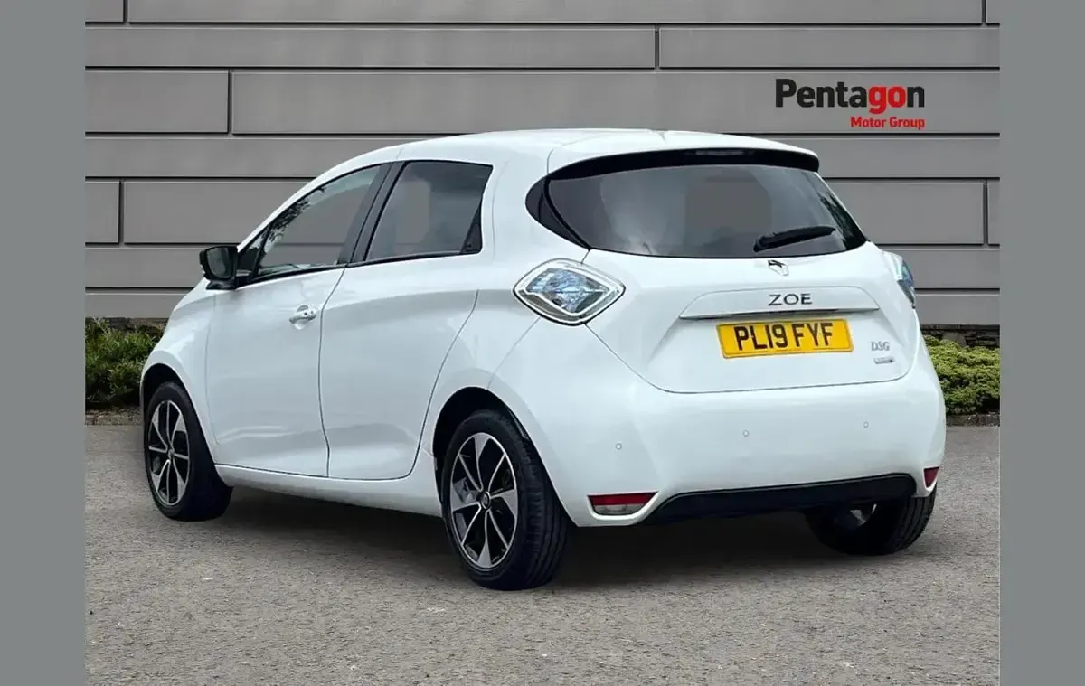 Used Renault Zoe Dynamique 80 kW (109 HP) 2019 White Hatchback