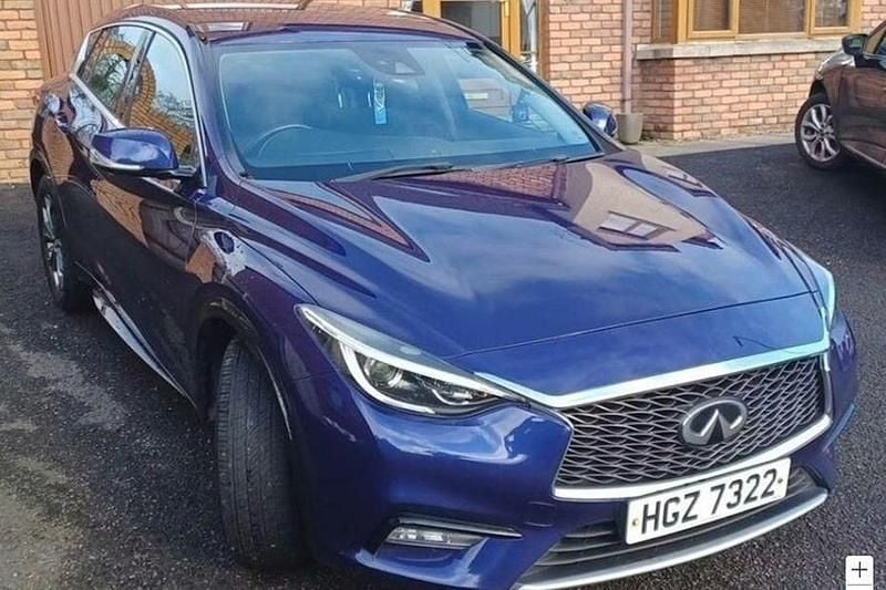 Used Infiniti Q30 Business 109 HP (80 kW) 2017 Blue Hatchback