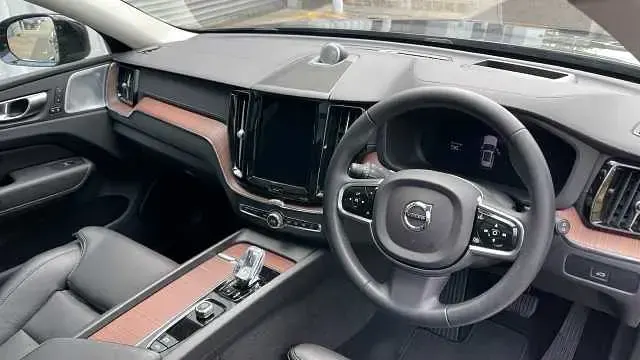 Usado Volvo XC60 Ultimate 247 HP (181 kW) 2023 Cinzento SUV