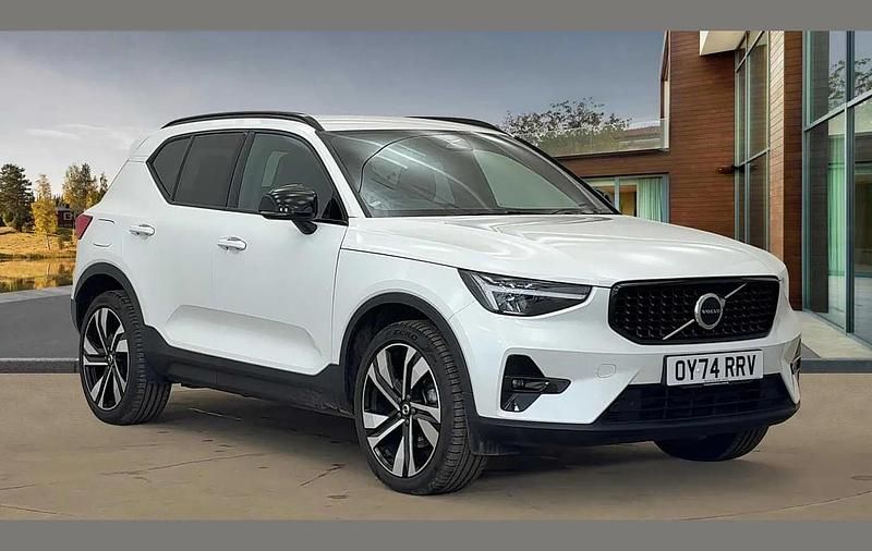 White Used 2024 Volvo XC40 Plus SUV | £29,000 (Good price) - Image 1/4