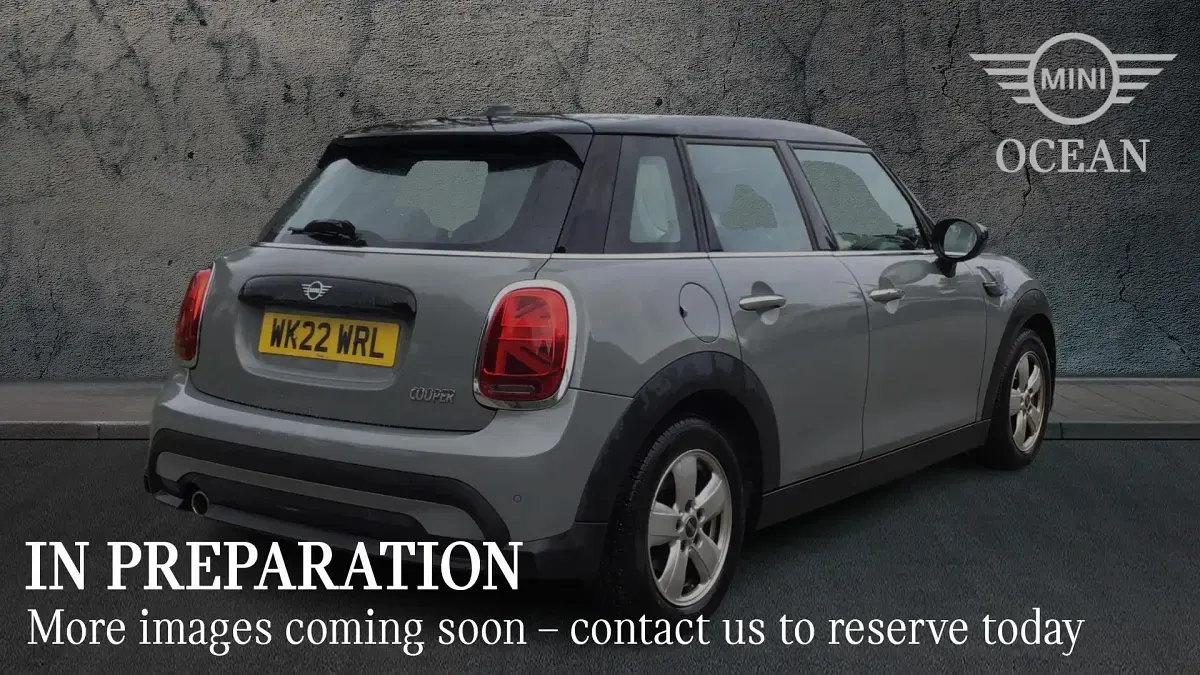 Usado Mini Cooper Classic 134 HP (98 kW) 2022 Cinzento Citadino