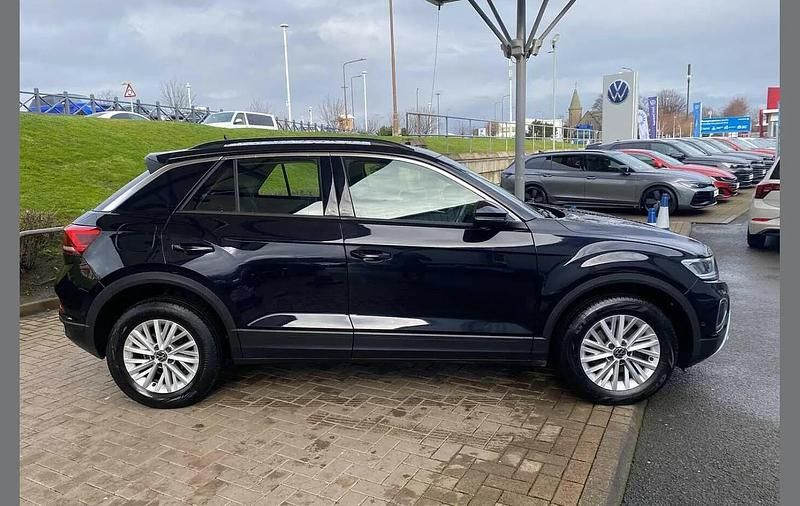 Used VW T-Roc Life 110 HP (80 kW) 2022 Black SUV