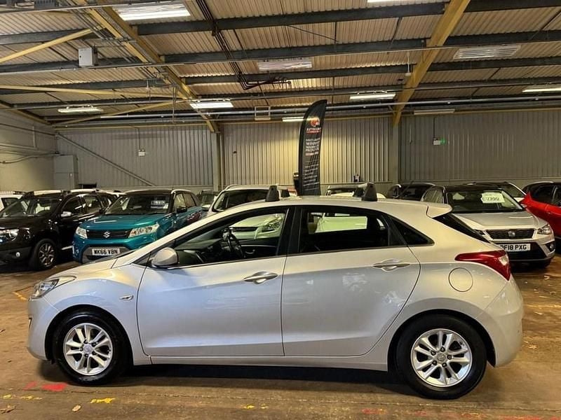 Used Hyundai i30 SE 110 HP (80 kW) 2015 Silver Hatchback