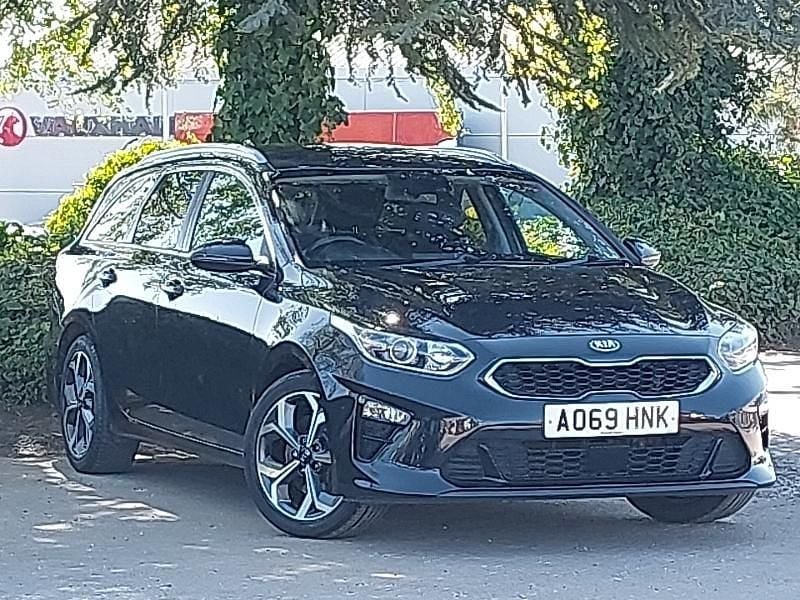 Usado Kia Ceed 138 HP (101 kW) 2020 Preto Citadino