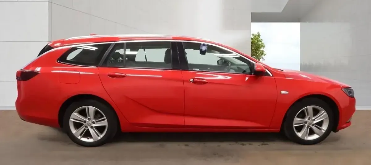 Second-hand Vauxhall Insignia 110 CP (80 kW) 2018 Roșu Break