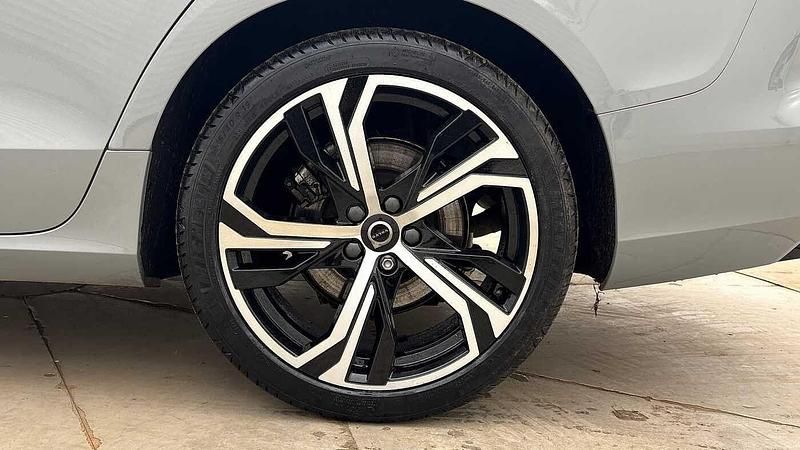 Usado Volvo V60 Plus 2025 Cinzento Carrinha