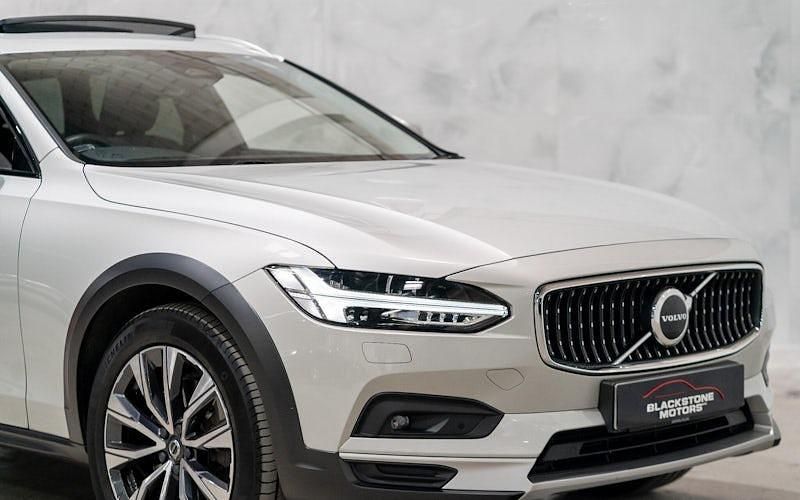 Used Volvo V90 CC 235 HP (172 kW) 2021 Gold Estate