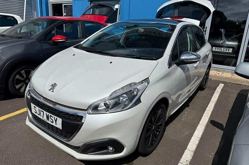 White Used 2017 Peugeot 208 Allure Hatchback | £4,895 (Fair price) - Image 1/1