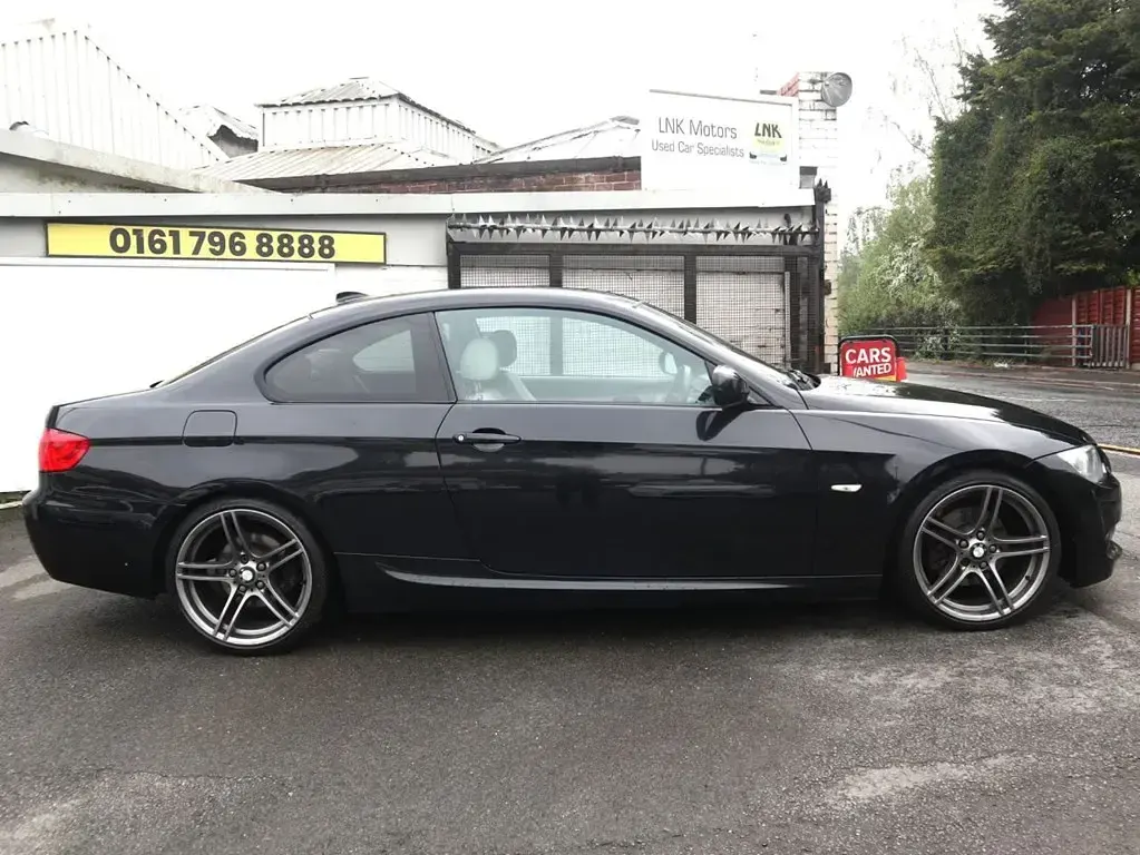 Begagnad BMW 320 M Sport 184 HK (135 kW) 2011 Svart Sportkupé