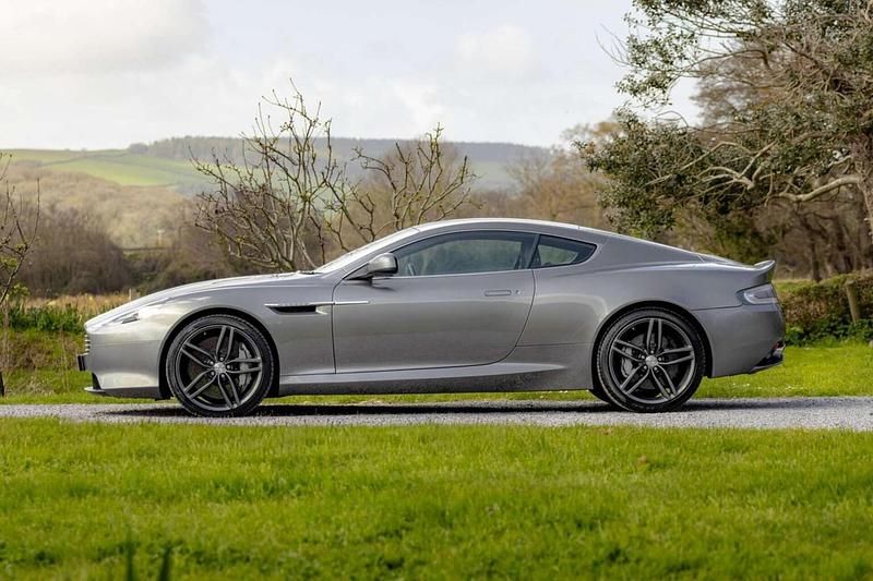 Begagnad Aston Martin DB9 2015 Silver Sportkupé