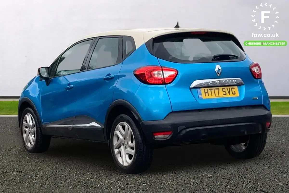 Used Renault Captur Dynamique 110 HP (80 kW) 2017 Blue/cream SUV