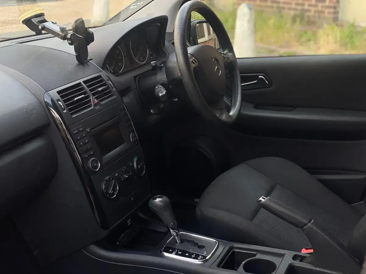 Begagnad Mercedes A160 Classic 2010 Svart Halvkombi