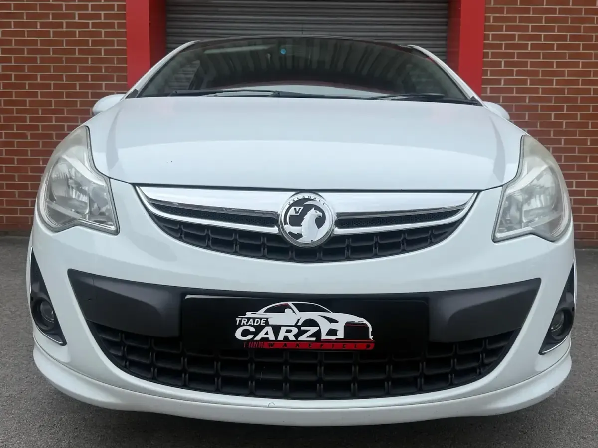Used Vauxhall Corsa Edition 2011 White Hatchback