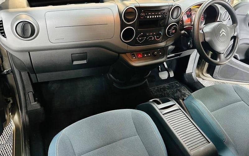 Used Citroën Berlingo Feel 100 HP (73 kW) 2017 Brown MPV