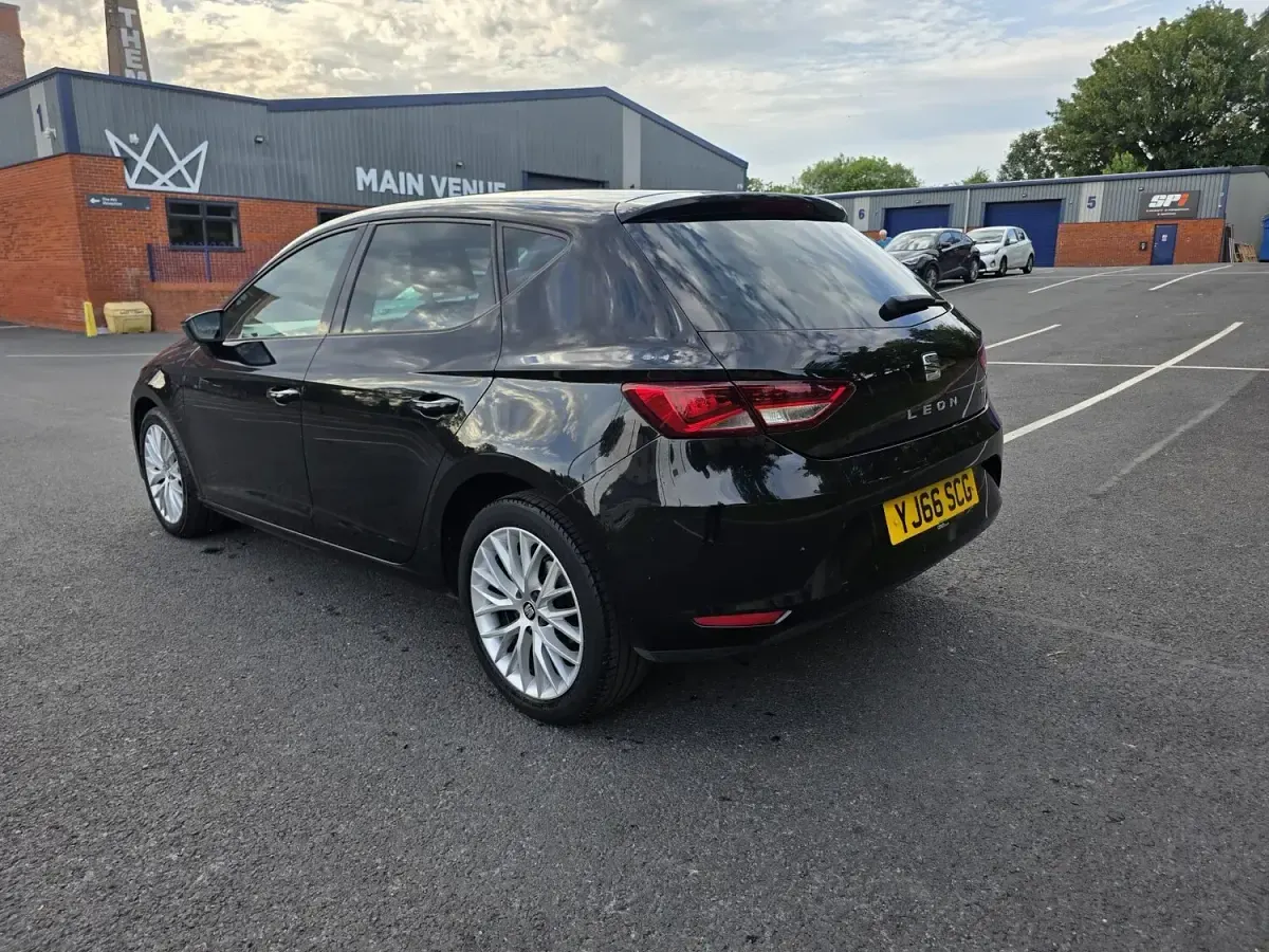 Used Seat Leon SE Dynamic 150 HP (110 kW) 2017 Black Hatchback