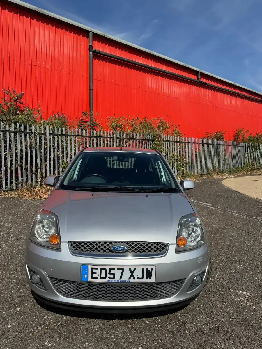 Used Ford Fiesta Zetec 75 HP (55 kW) 2007 Silver Hatchback