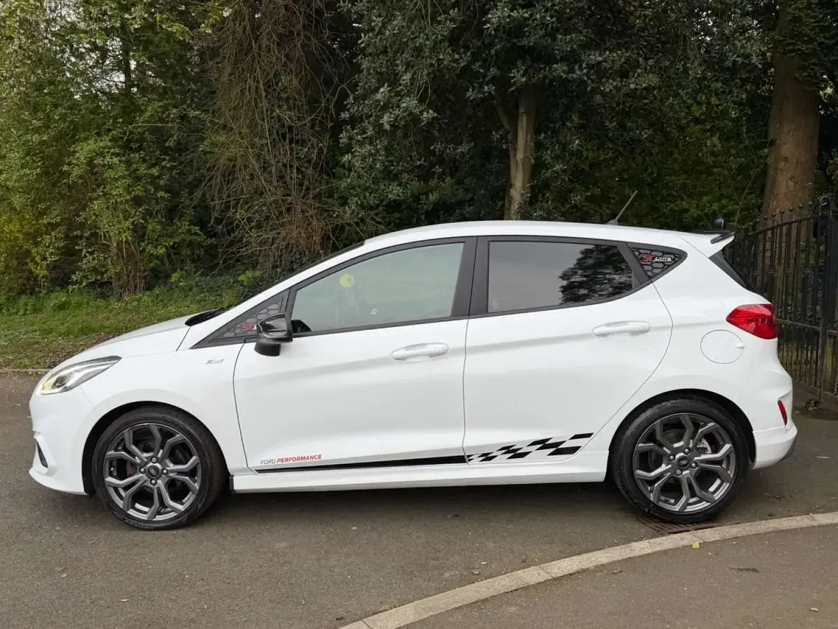 Begagnad Ford Fiesta ST-Line 2019 Vit Halvkombi