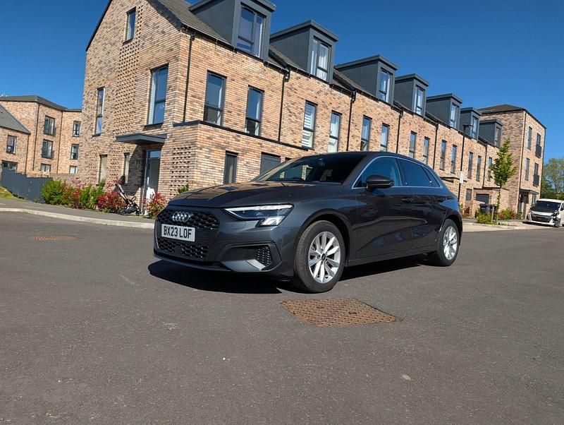 Begagnad Audi A3 Comfort 2025 Grå