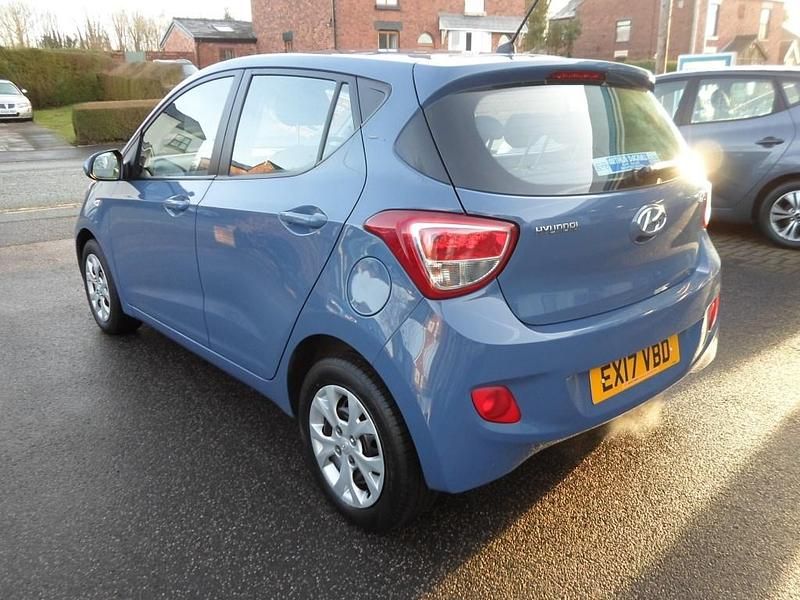 Used Hyundai i10 SE 87 HP (63 kW) 2017 Blue Hatchback