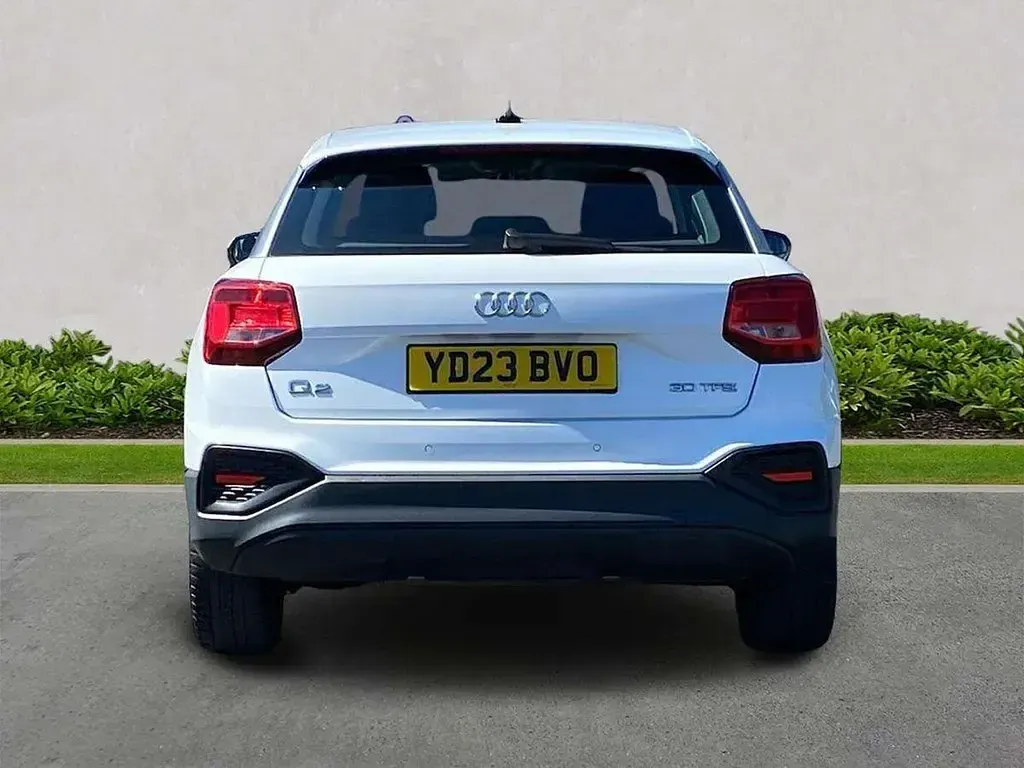 Używany Audi Q2 Business 110 KM (80 kW) 2023 Biały SUV