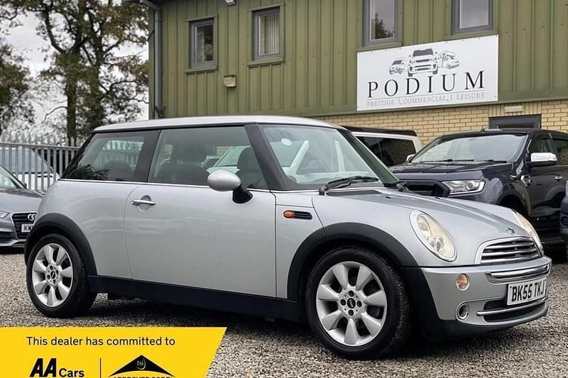 Silver Used 2005 Mini Cooper Hatch Hatchback | £2,490 (Expensive) - Image 1/1