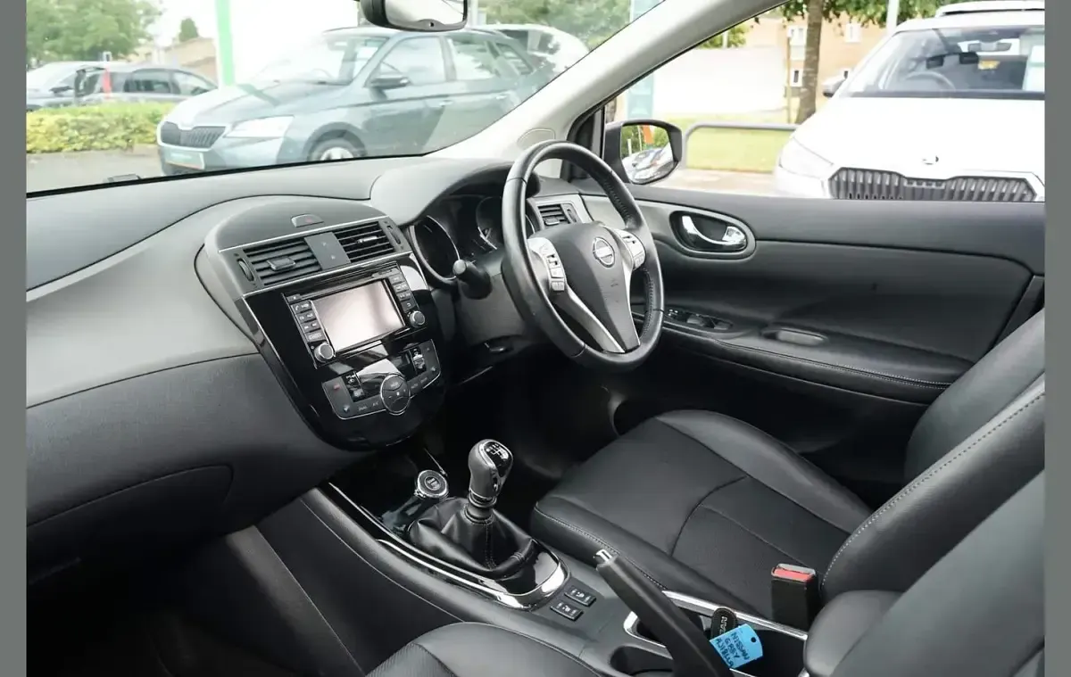 Used Nissan Pulsar Tekna 115 HP (84 kW) 2018 Grey Hatchback