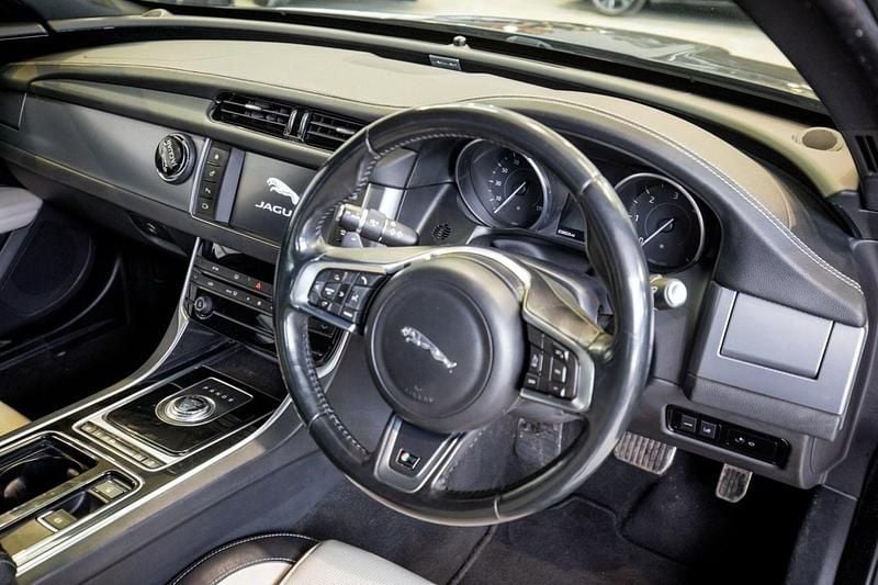 Used Jaguar XF R-Sport 180 HP (132 kW) 2016 Grey Sedan